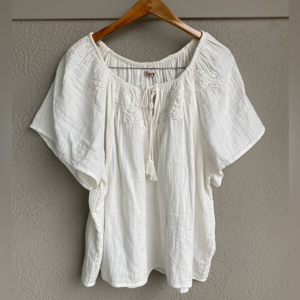 Faherty White Embroidered Peasant Blouse